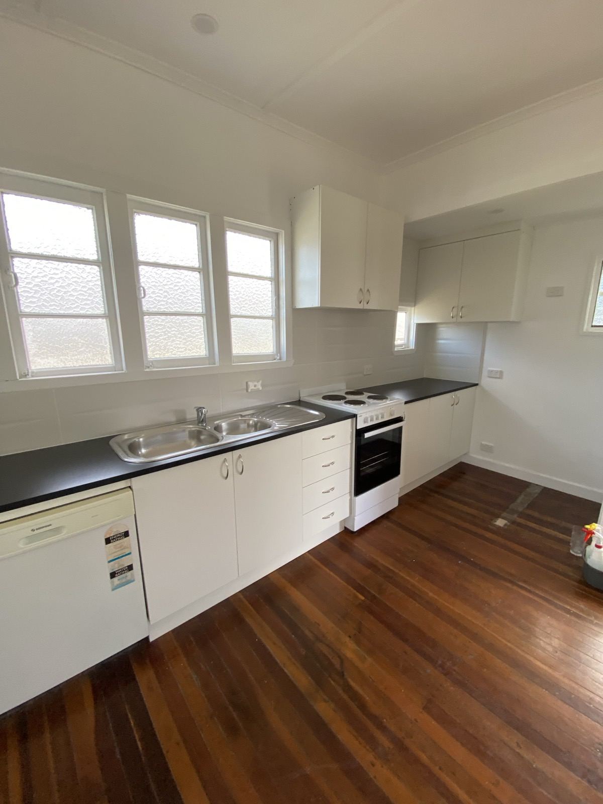 End-of-lease bond clean — polished timber Queenslander